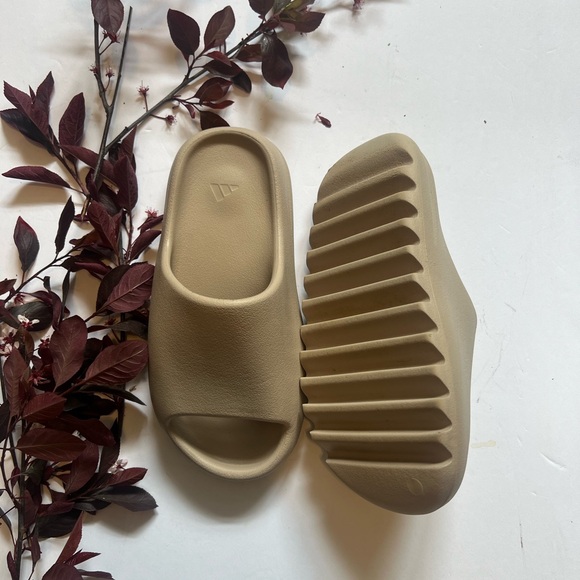Yeezy Tan Slippers Minimalist Design Molded Footbed - Picture 2 of 5